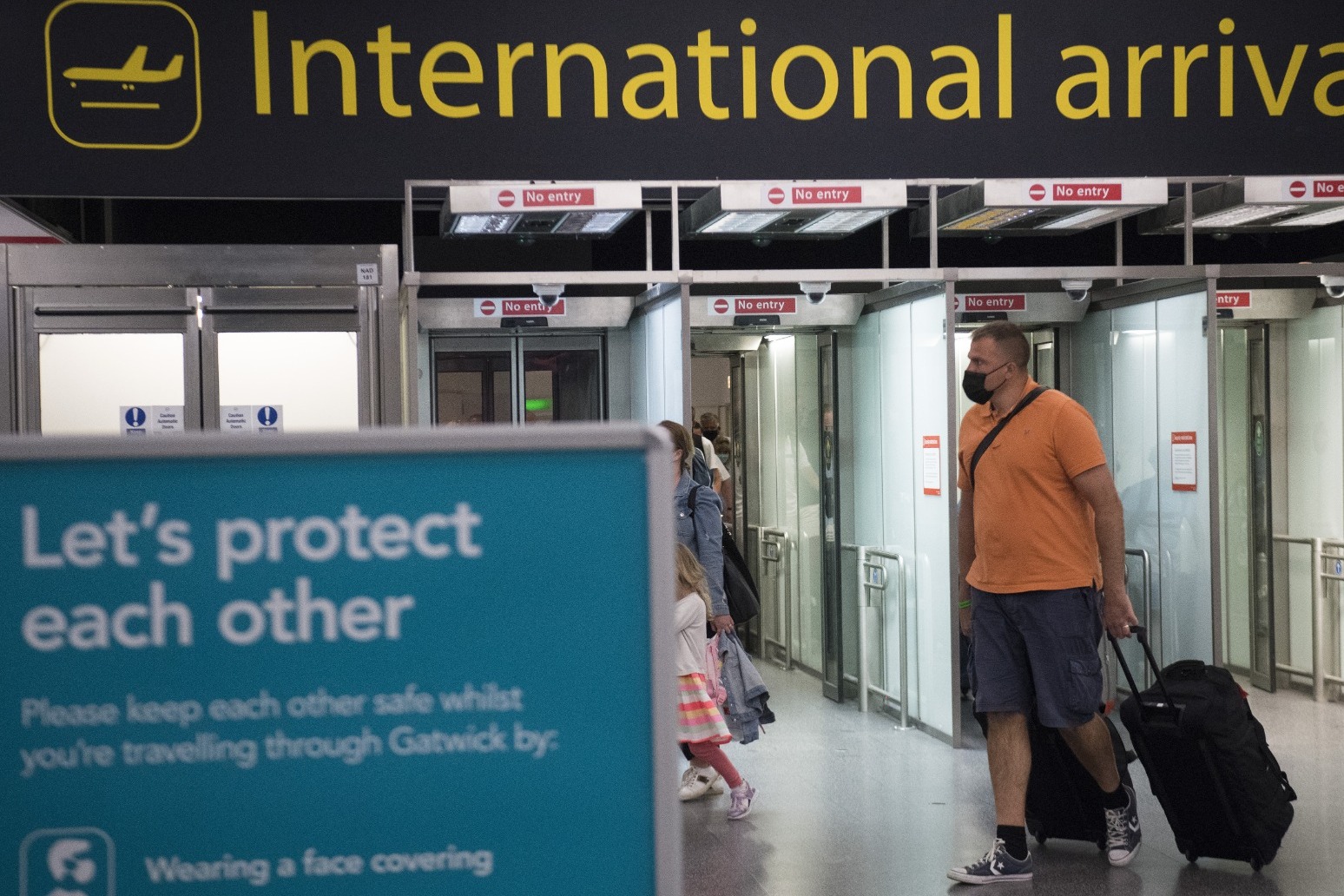 Double-jabbed holidaymakers returning from France must still quarantine 